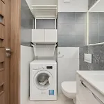 Drzewieckiego With Parking By Renters شقة