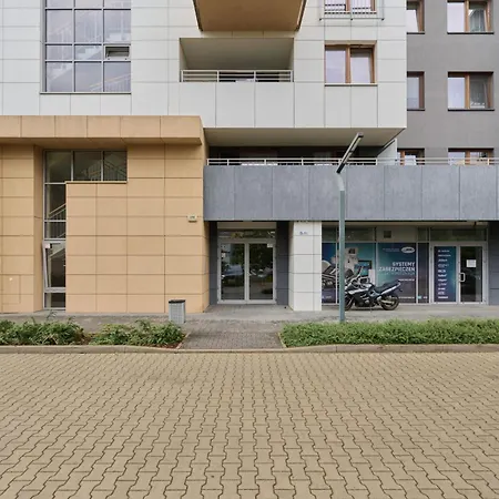 Drzewieckiego With Parking By Renters * فروتسواف
