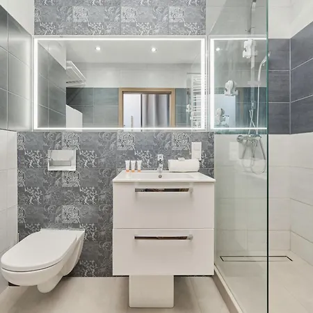 Drzewieckiego With Parking By Renters 公寓